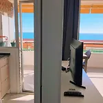 Mirando Al Mar *