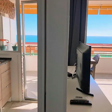 Mirando Al Mar *